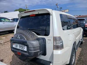 Mitsubishi Pajero 2011 White