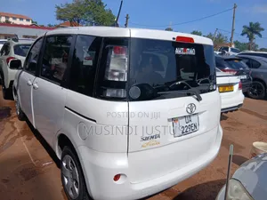 Toyota Sienta 2012 White