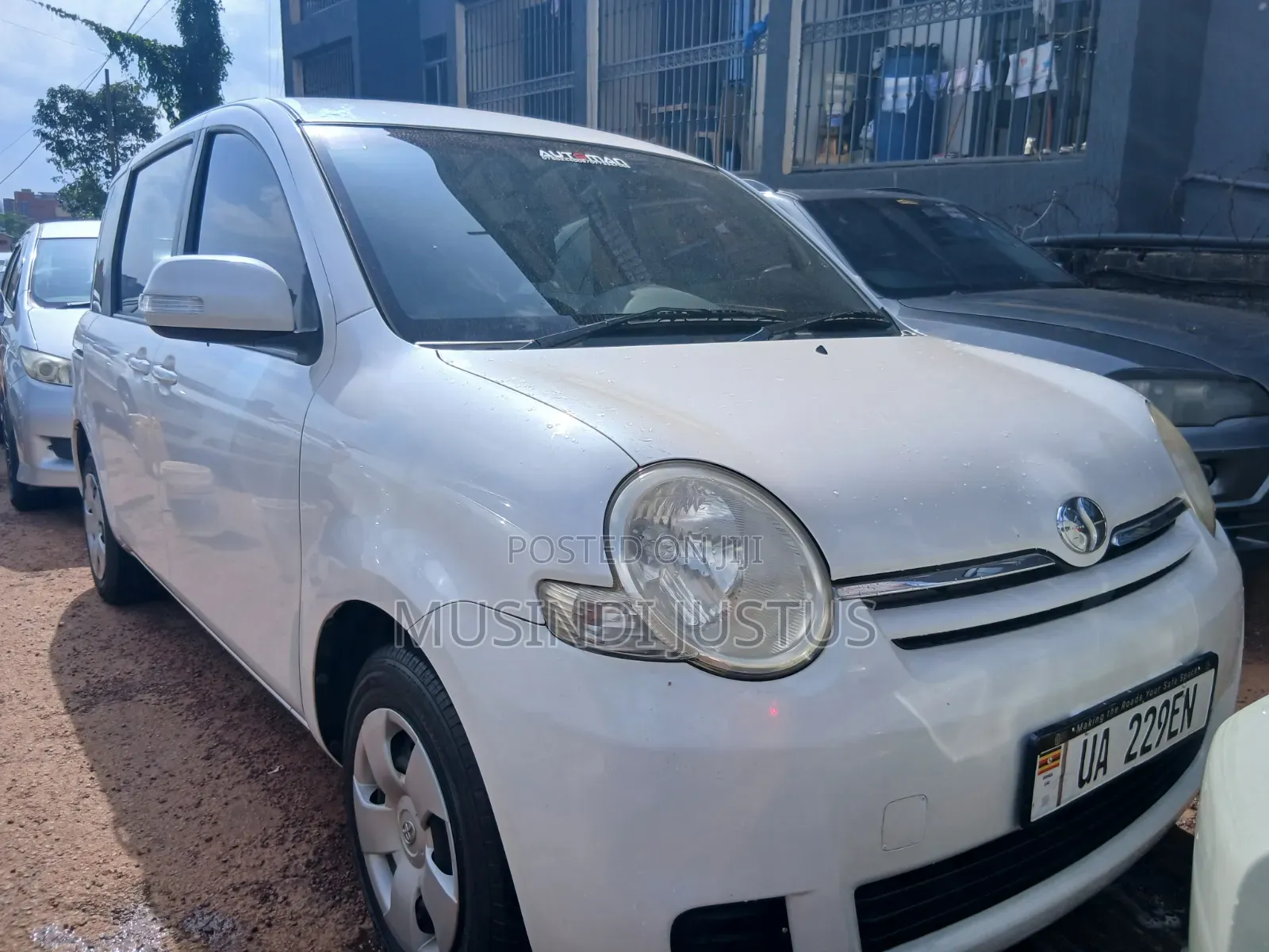 Toyota Sienta 2012 White