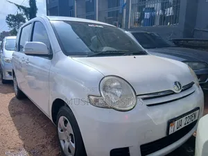 Toyota Sienta 2012 White
