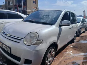 Toyota Sienta 2012 White