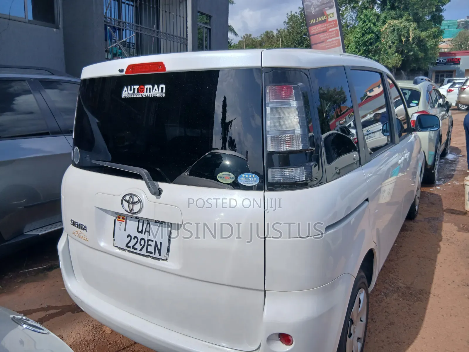 Toyota Sienta 2012 White