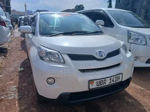 Toyota IST 2009 White