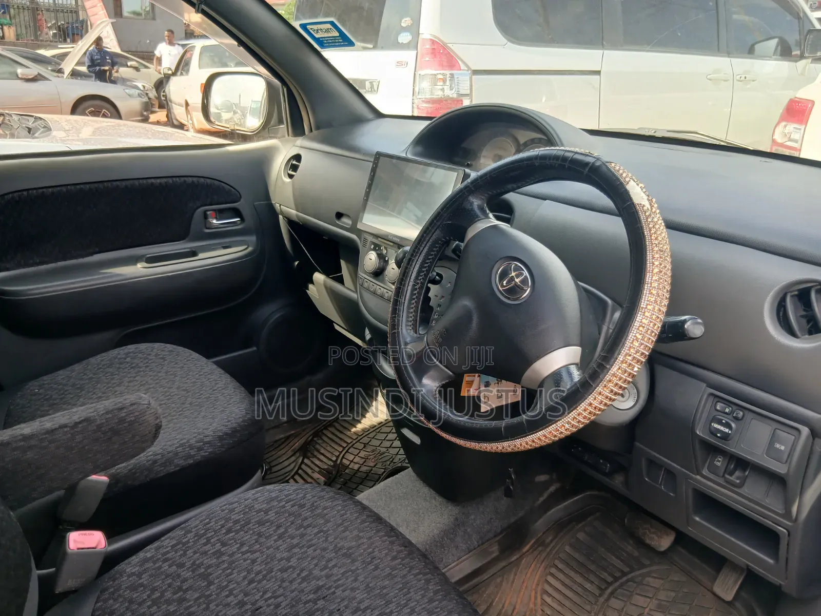 Toyota Sienta 2012 Maroon