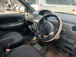 Toyota Sienta 2012 Maroon