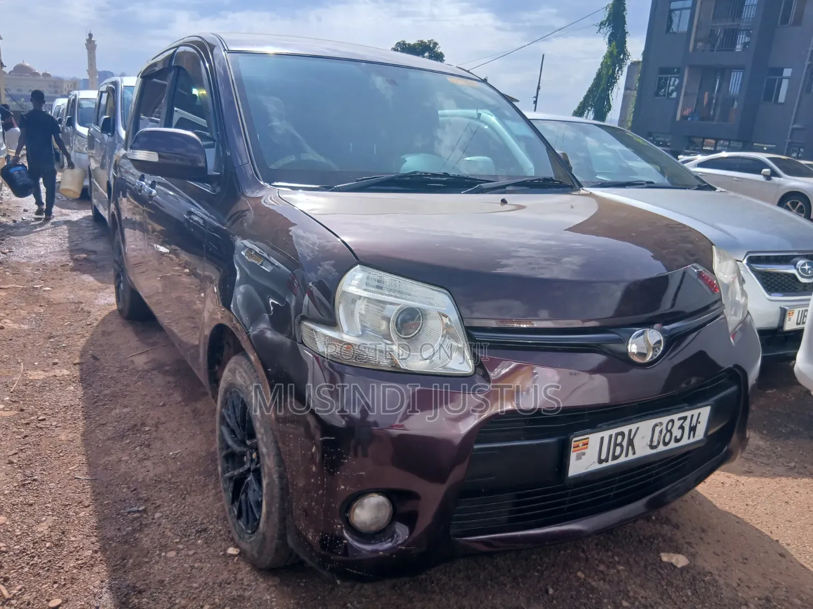 Toyota Sienta 2012 Maroon