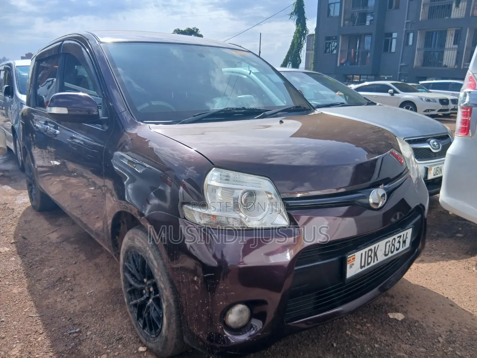 Toyota Sienta 2012 Maroon