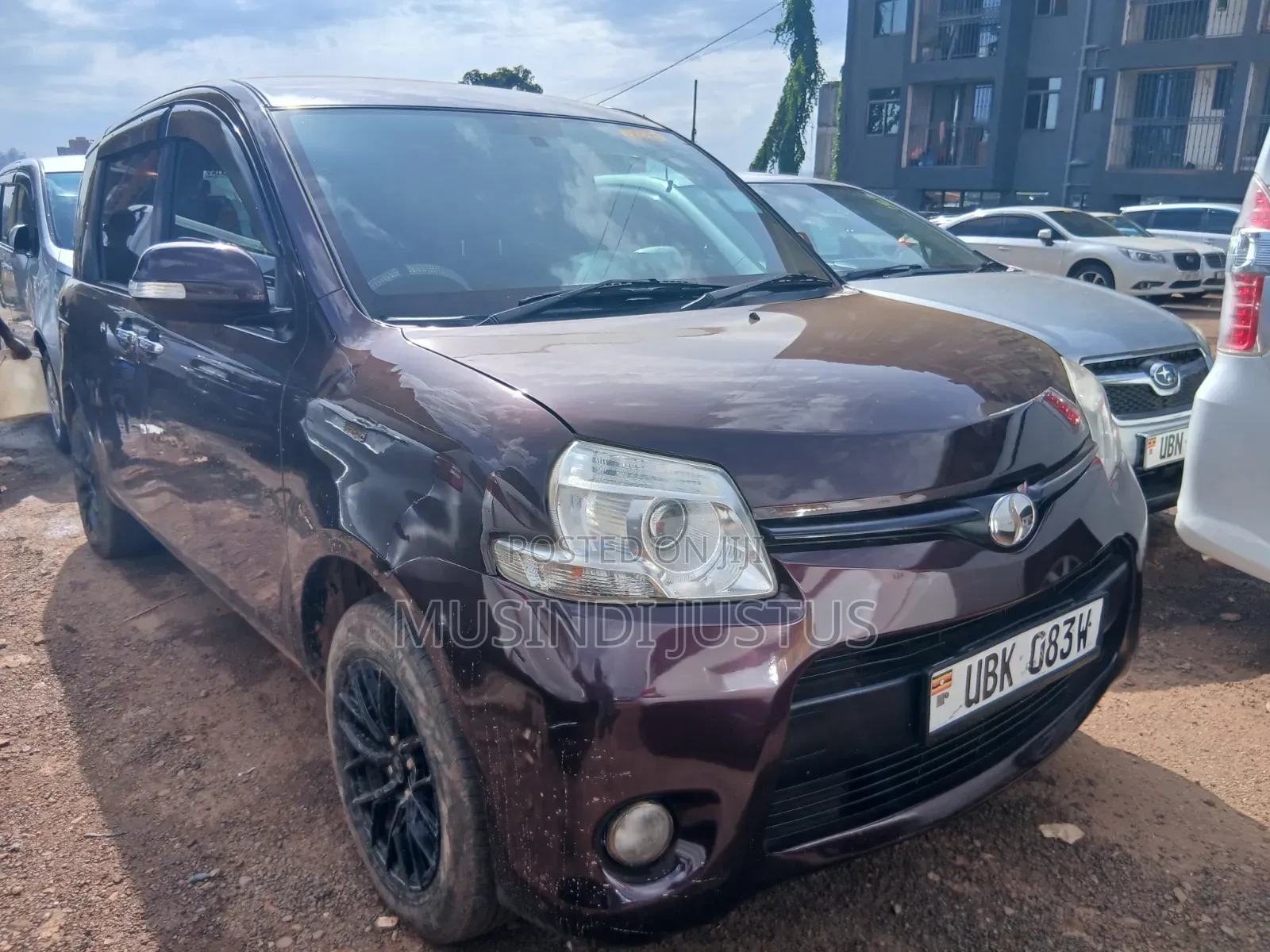 Toyota Sienta 2012 Maroon