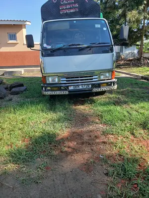 Mitsubishi Canter 4D32 1998 White