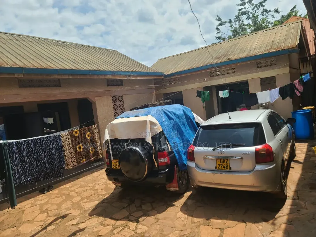 7bdrm House in Makindye for sale