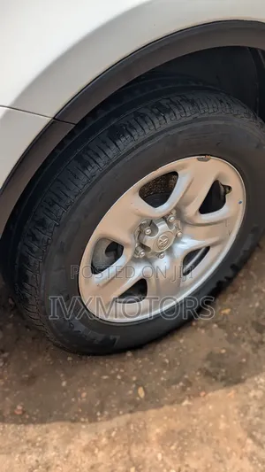 Toyota RAV4 LE 4dr SUV AWD (2.5L 4cyl 6A) 2015 Off white