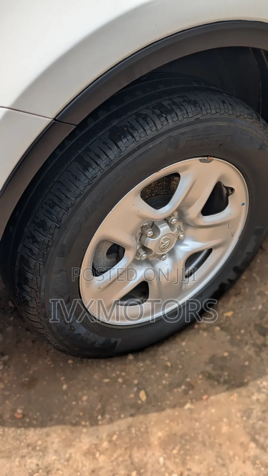 Toyota RAV4 LE 4dr SUV AWD (2.5L 4cyl 6A) 2015 Off white