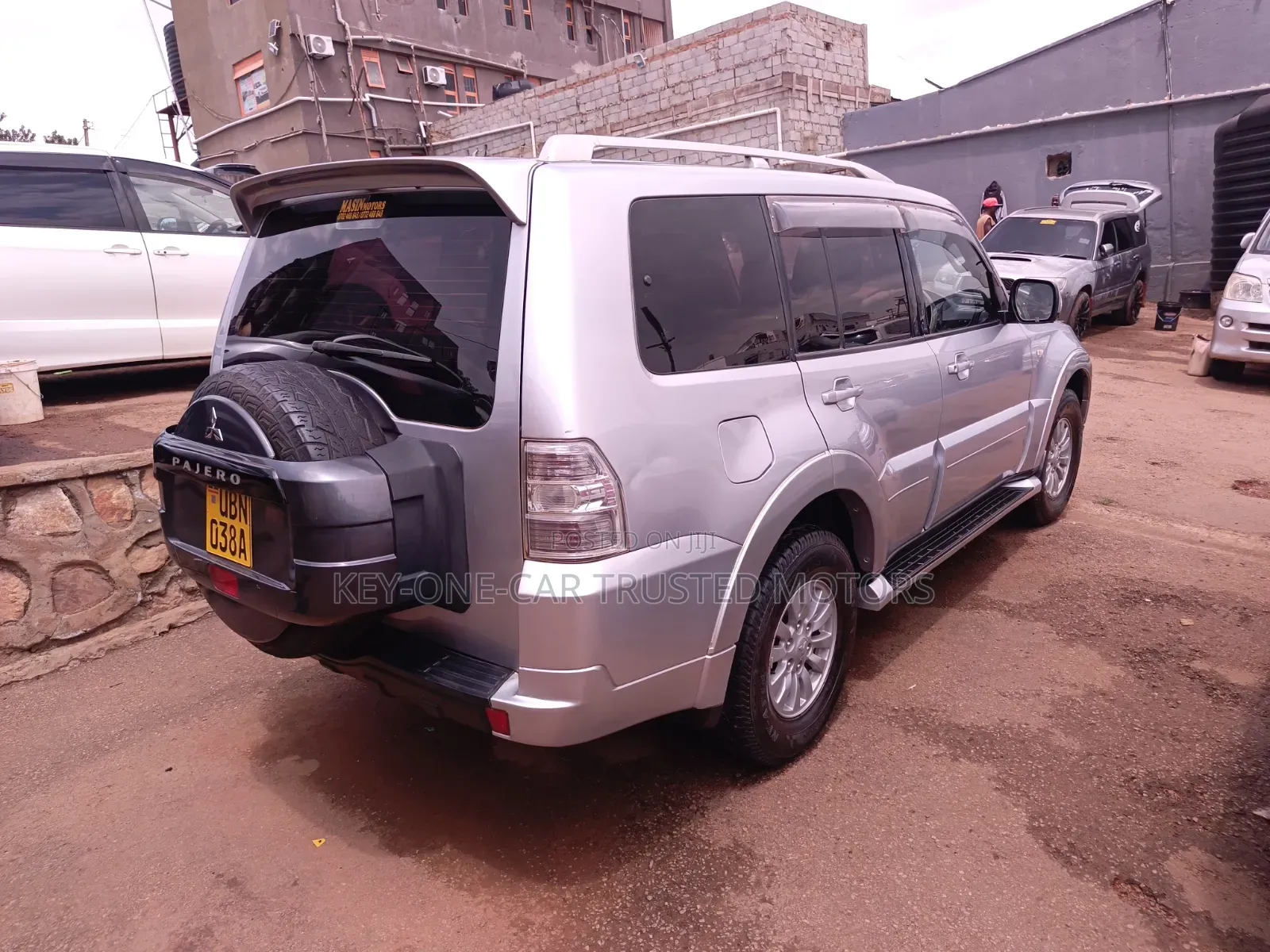 Mitsubishi Pajero V80 3.0 VR-I 2014 Silver