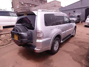 Mitsubishi Pajero V80 3.0 VR-I 2014 Silver