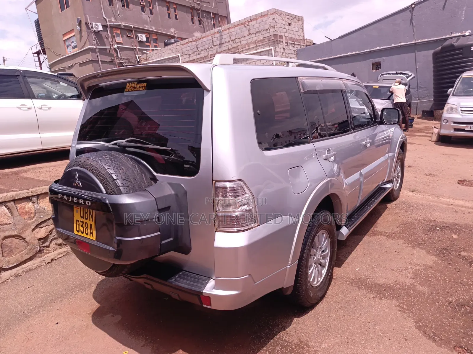 Mitsubishi Pajero V80 3.0 VR-I 2014 Silver