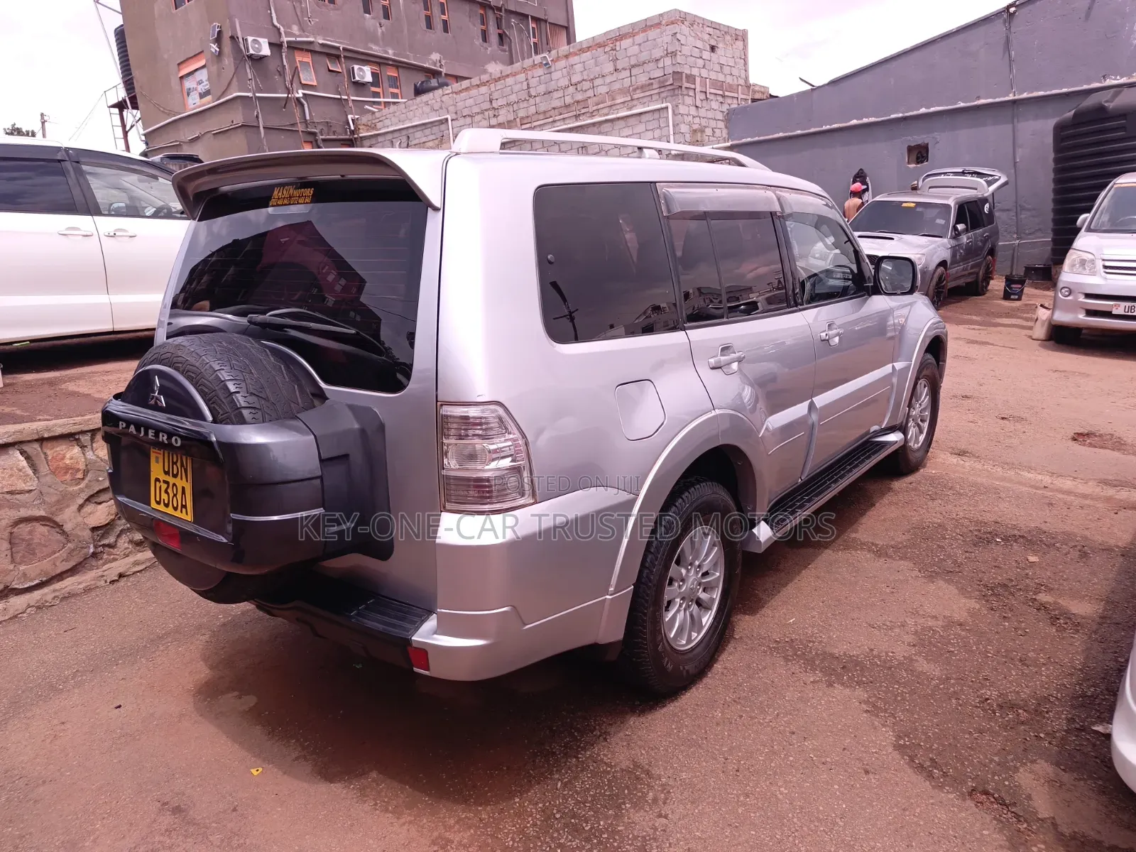Mitsubishi Pajero V80 3.0 VR-I 2014 Silver