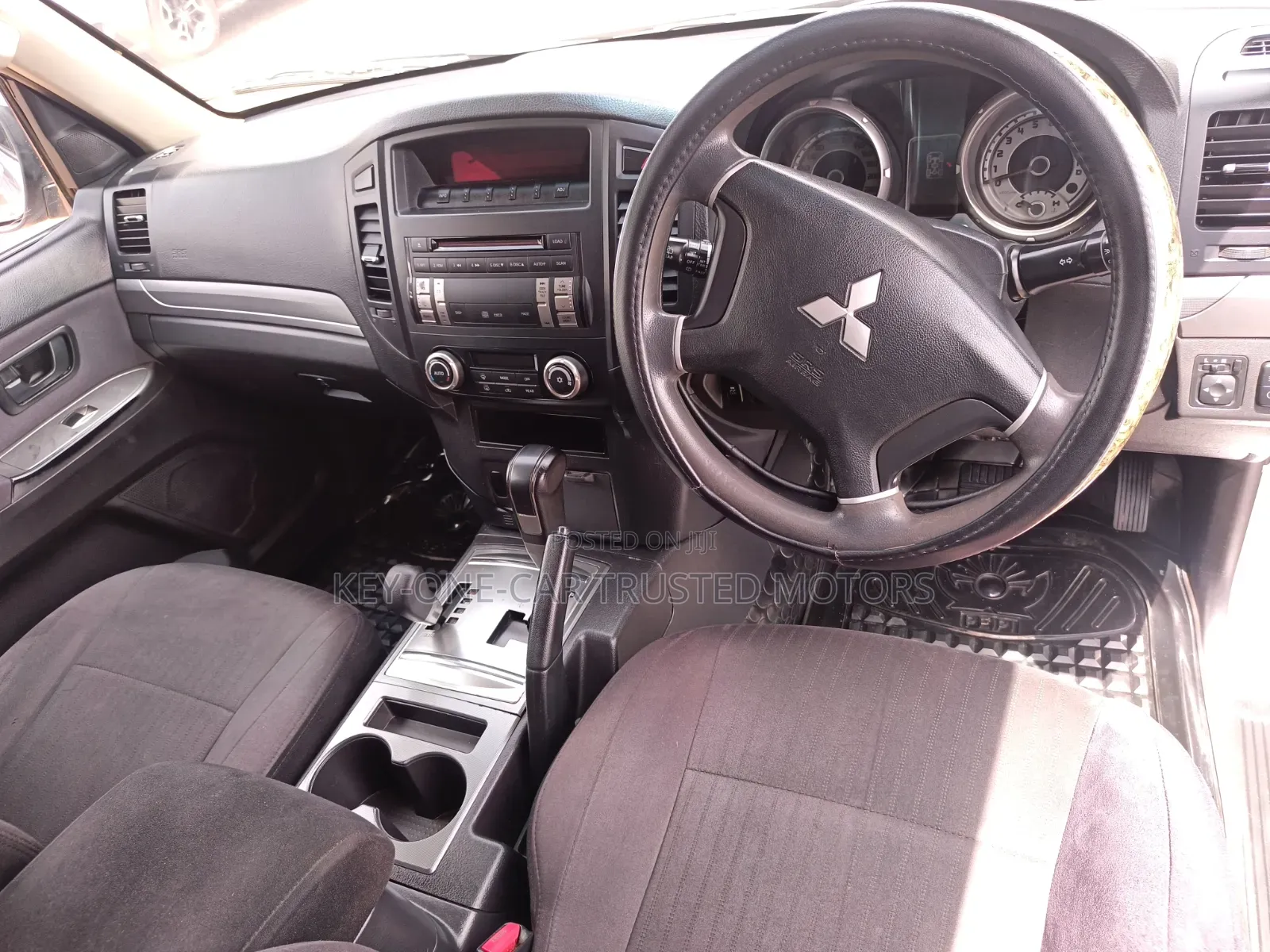 Mitsubishi Pajero V80 3.0 VR-I 2014 Silver