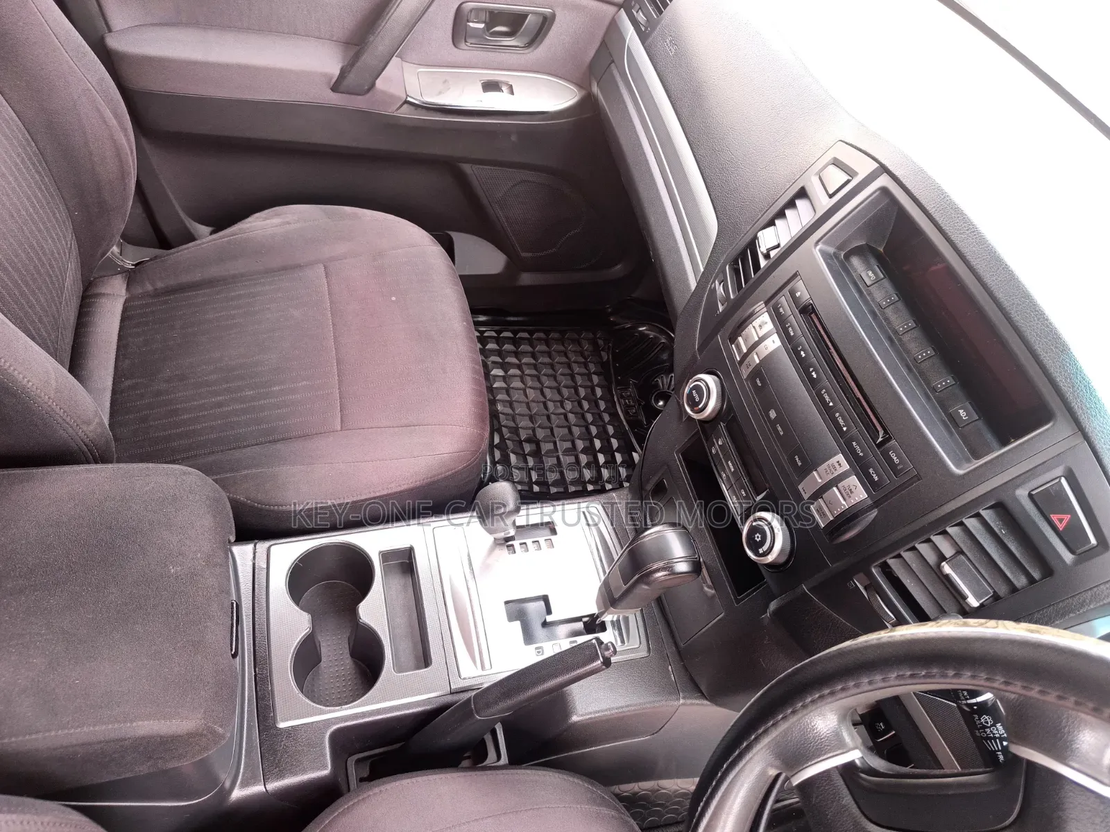 Mitsubishi Pajero V80 3.0 VR-I 2014 Silver