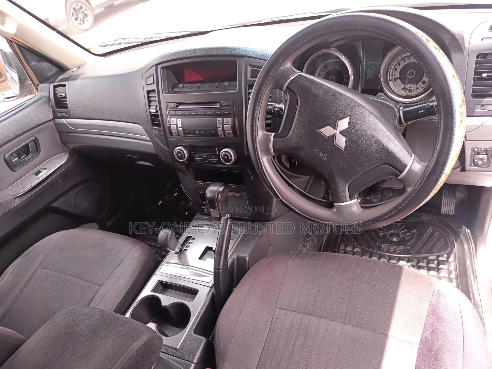 Mitsubishi Pajero V80 3.0 VR-I 2014 Silver