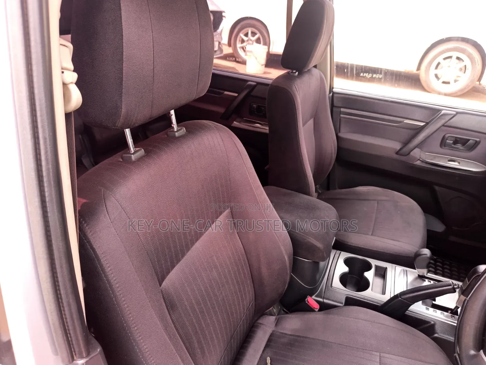 Mitsubishi Pajero V80 3.0 VR-I 2014 Silver