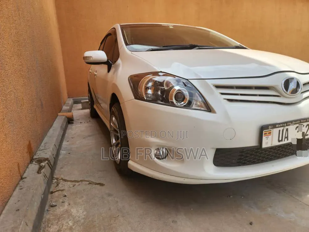 Toyota Auris 2012 White
