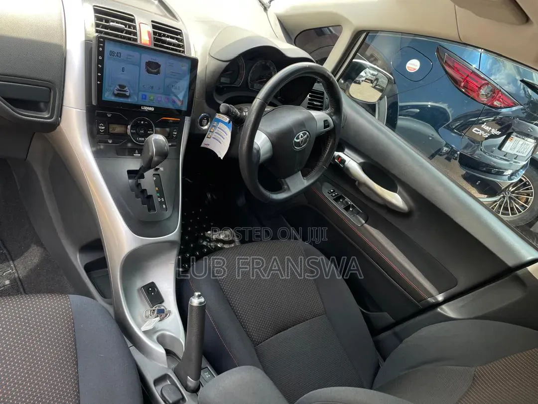Toyota Auris 2012 White