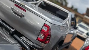 Toyota Hilux SR 2015 Silver