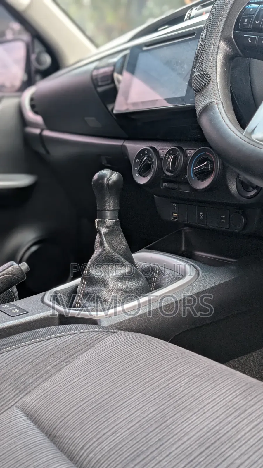 Toyota Hilux SR 2015 Silver