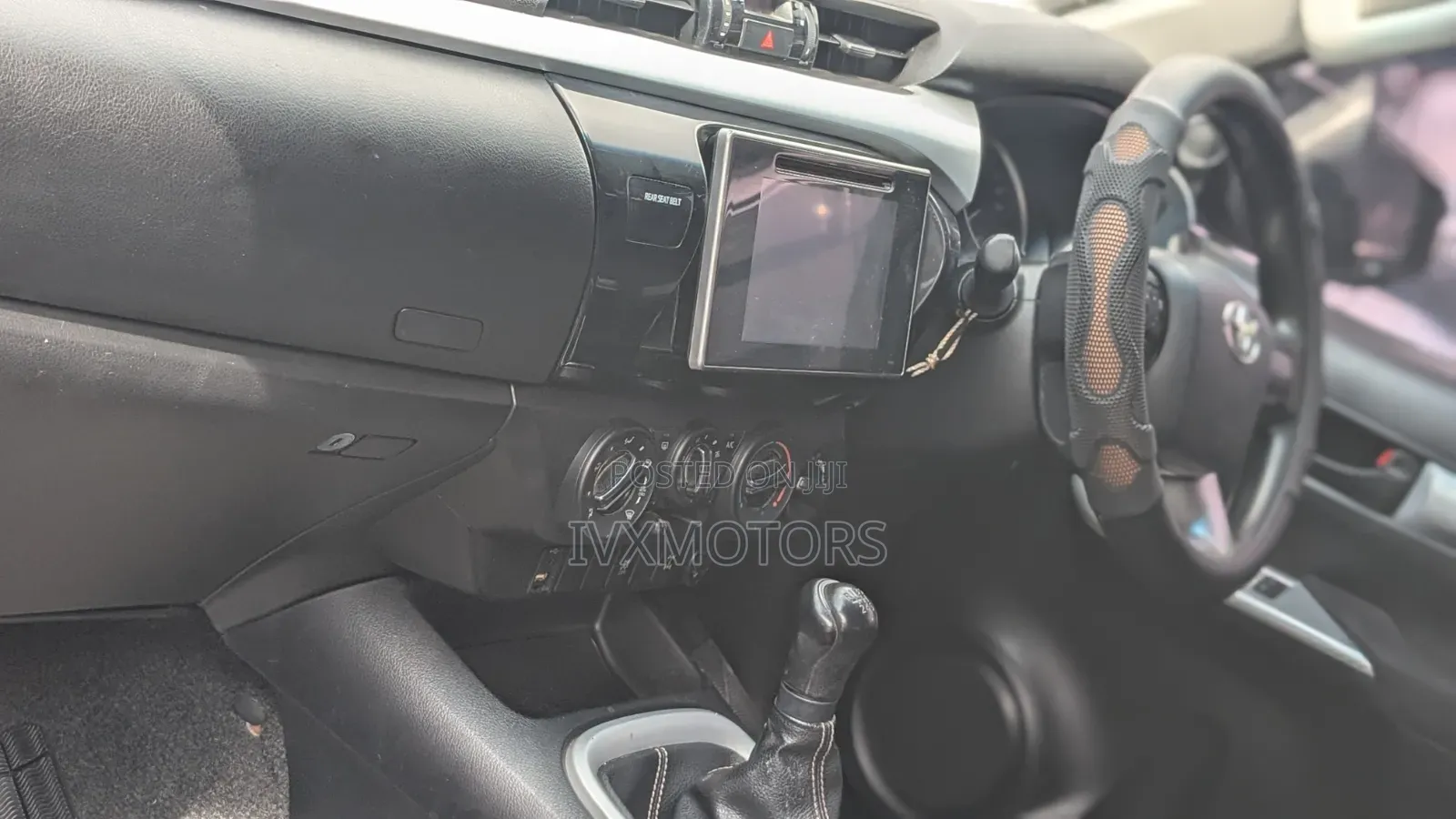 Toyota Hilux SR 2015 Silver