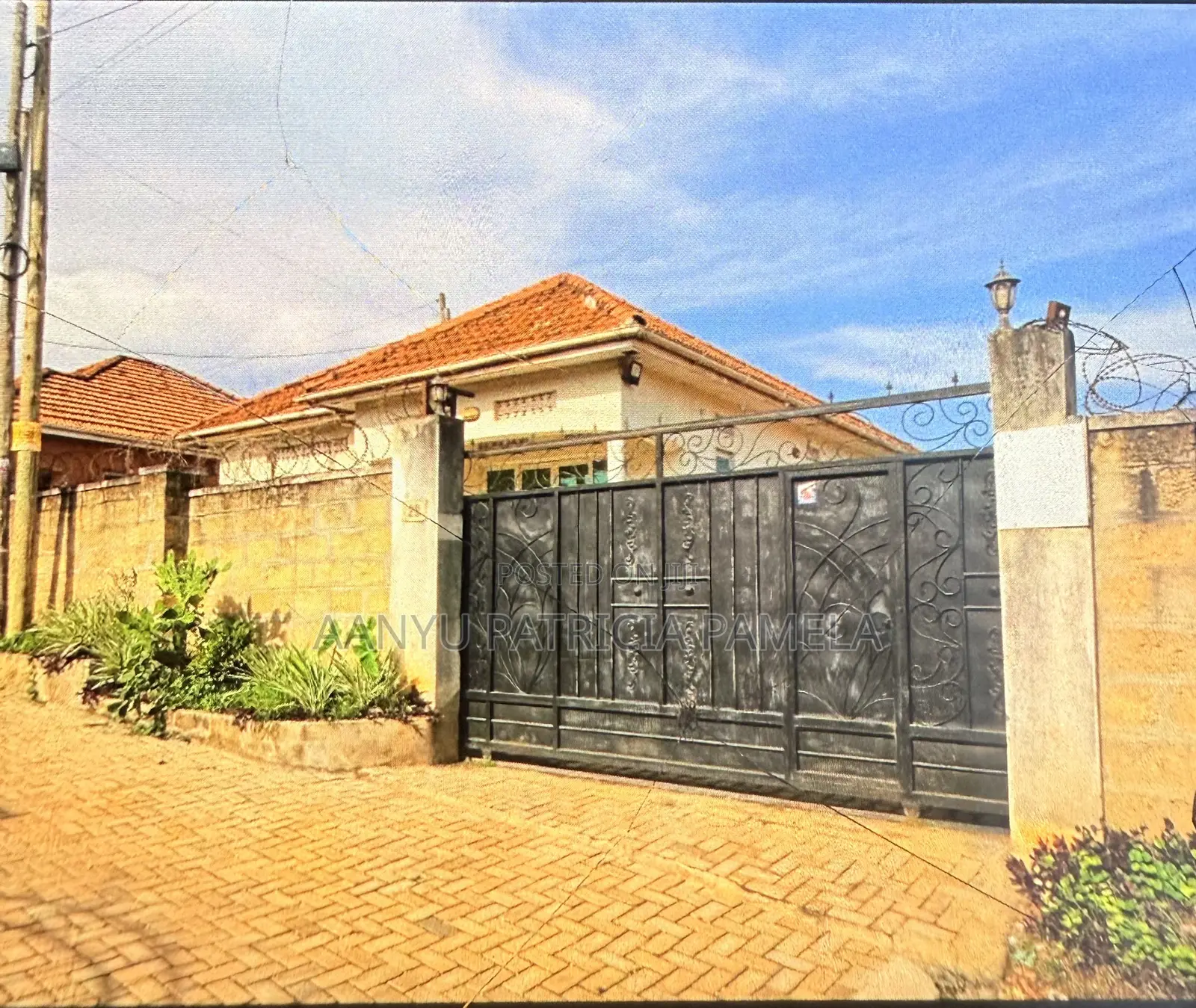 2bdrm Bungalow in Nsawo, Wakiso / Wakiso for sale