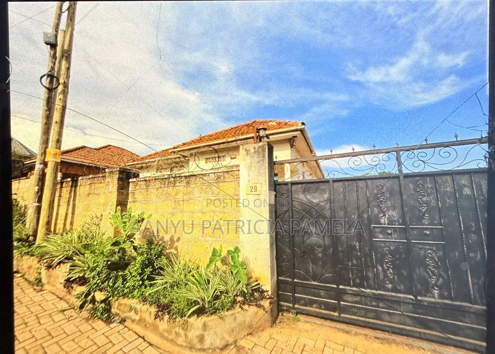 2bdrm Bungalow in Nsawo, Wakiso / Wakiso for sale