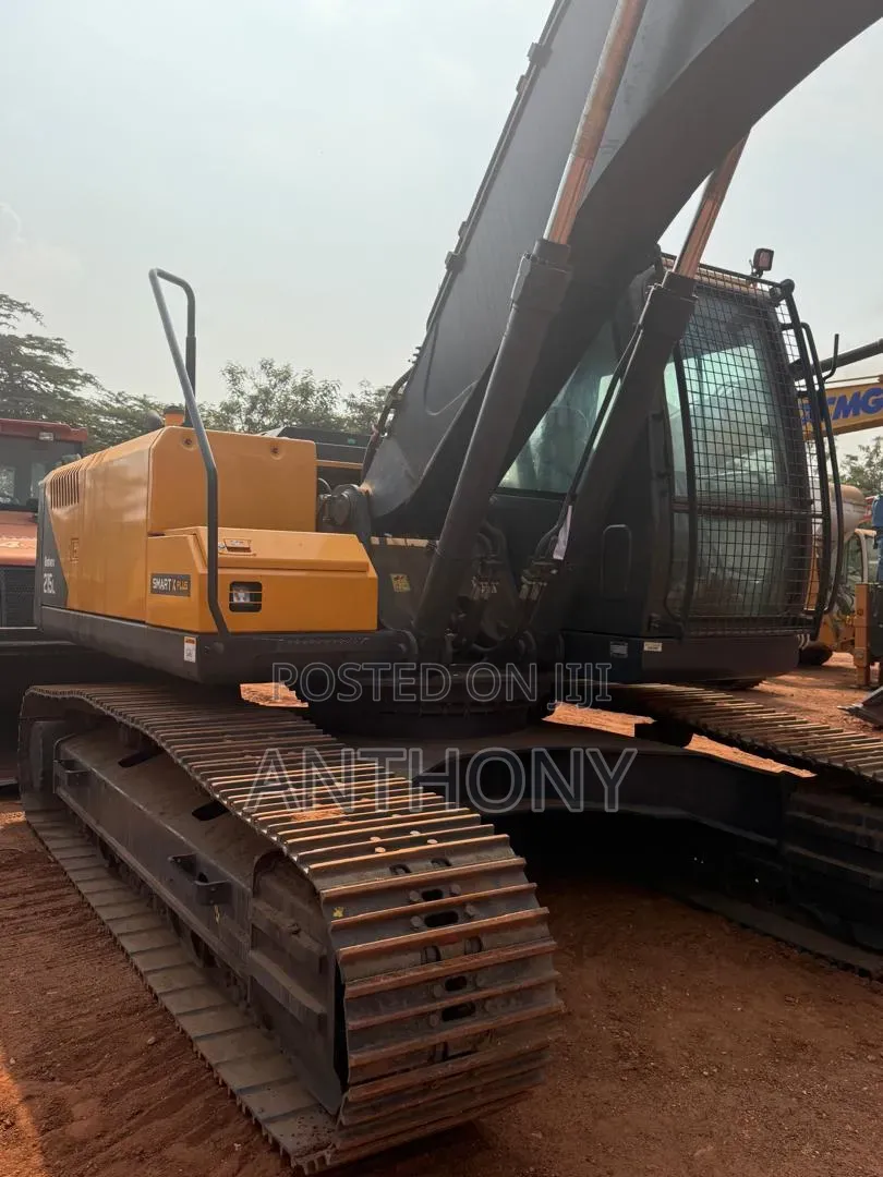 Hyundai 215L Excavator