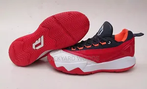 Adidas Dame Lillard
Size 43. 5eur/9uk/9.5us Available
Halla 