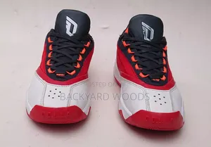 Adidas Dame Lillard
Size 43. 5eur/9uk/9.5us Available
Halla 