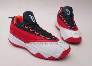 Adidas Dame Lillard
Size 43. 5eur/9uk/9.5us Available
Halla 