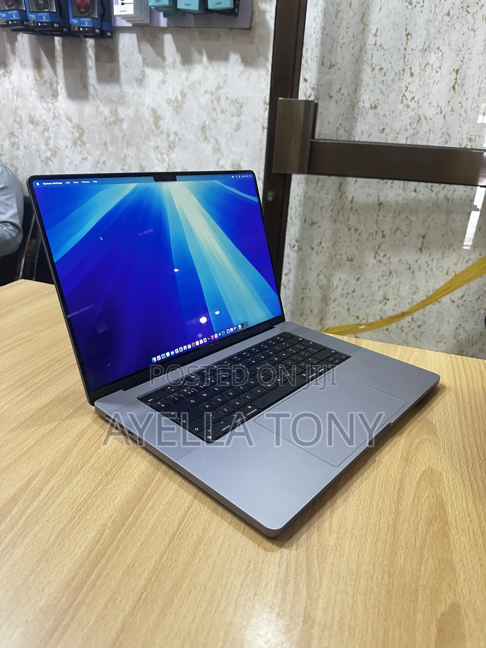 New Laptop Apple MacBook Pro 2023 M2 Pro 16GB Apple M2 SSD 512GB