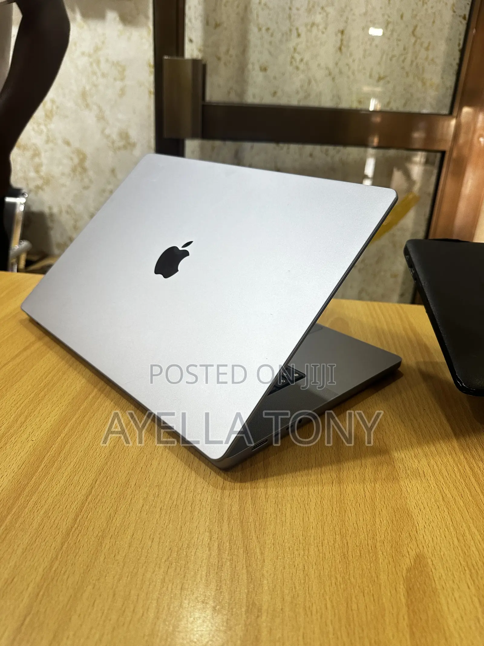 New Laptop Apple MacBook Pro 2023 M2 Pro 16GB Apple M2 SSD 512GB