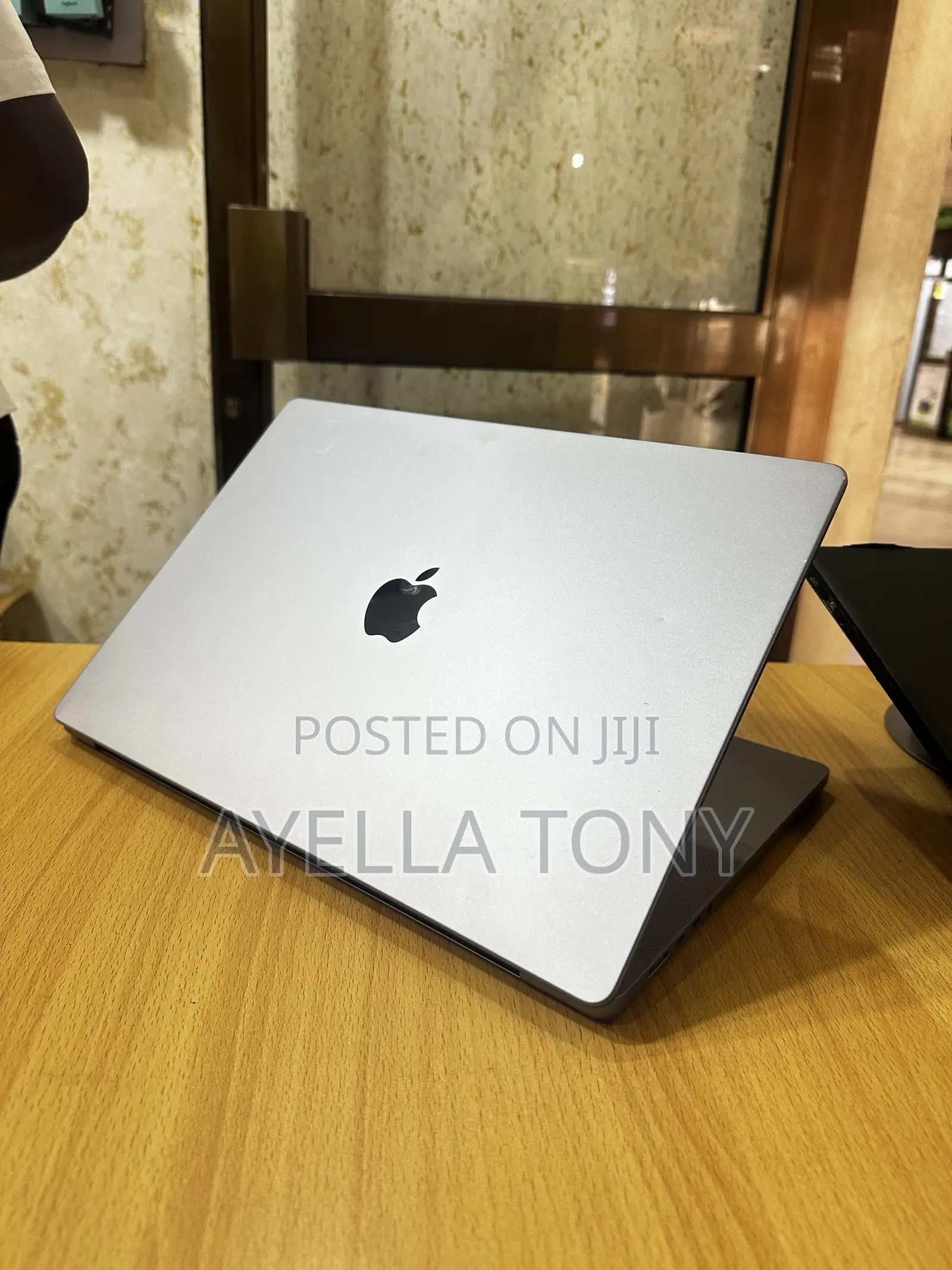 New Laptop Apple MacBook Pro 2023 M2 Pro 16GB Apple M2 SSD 512GB