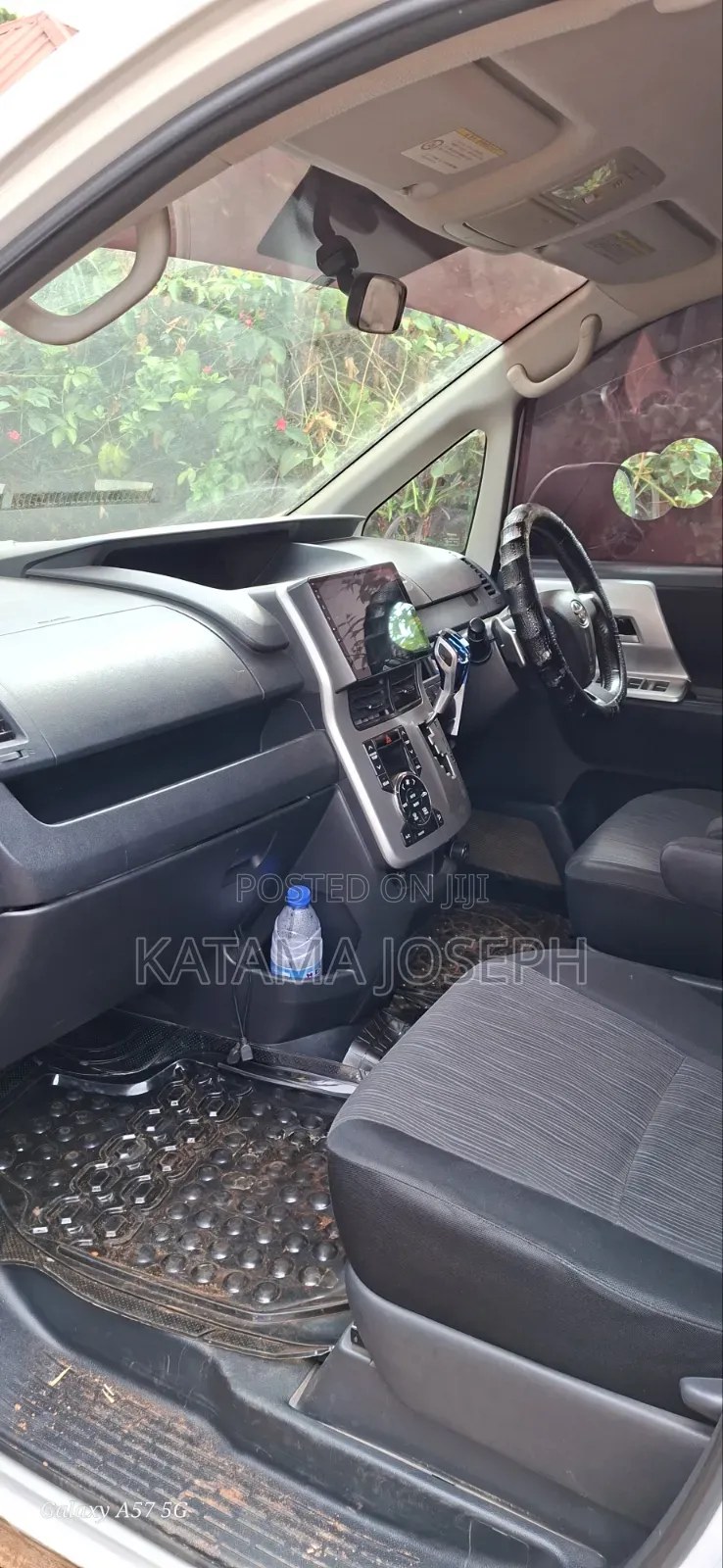 Toyota Noah 2010 White