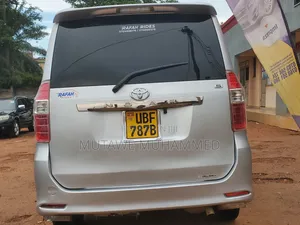 Toyota Noah 2010 Silver