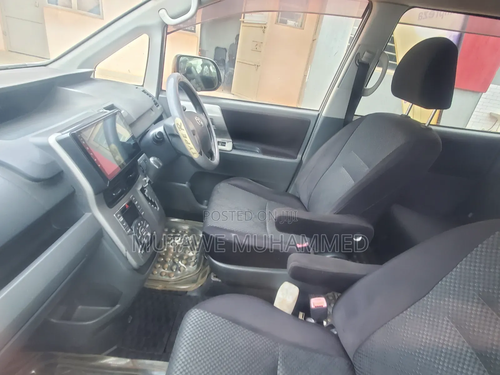 Toyota Noah 2010 Silver