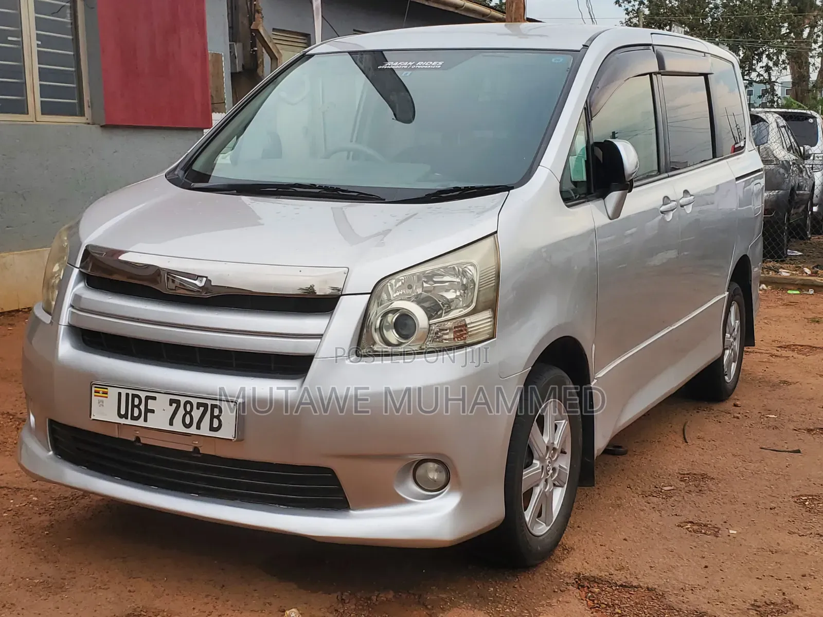 Toyota Noah 2010 Silver