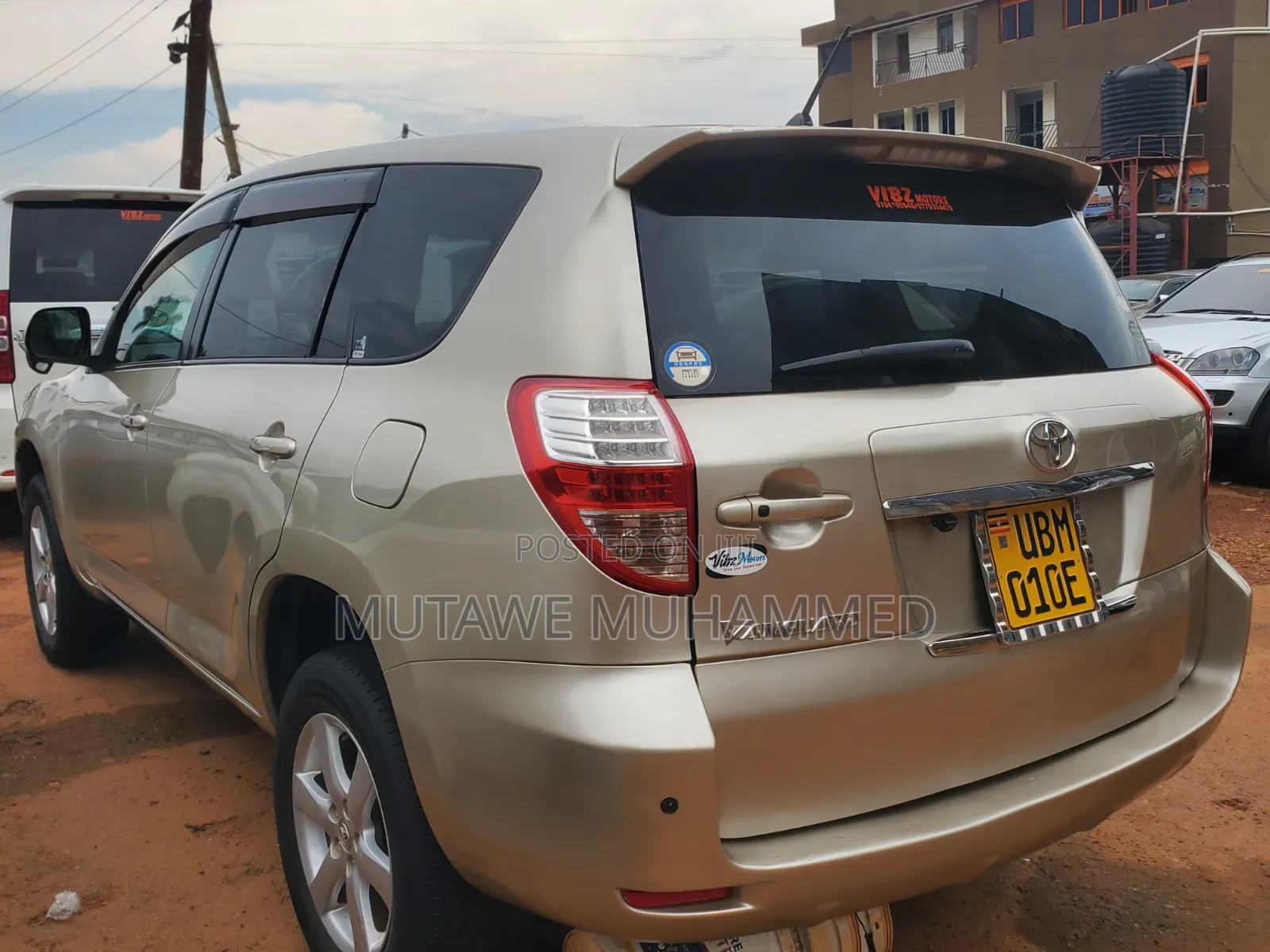 Toyota Vanguard 2010 Gold