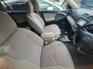 Toyota Vanguard 2010 Gold