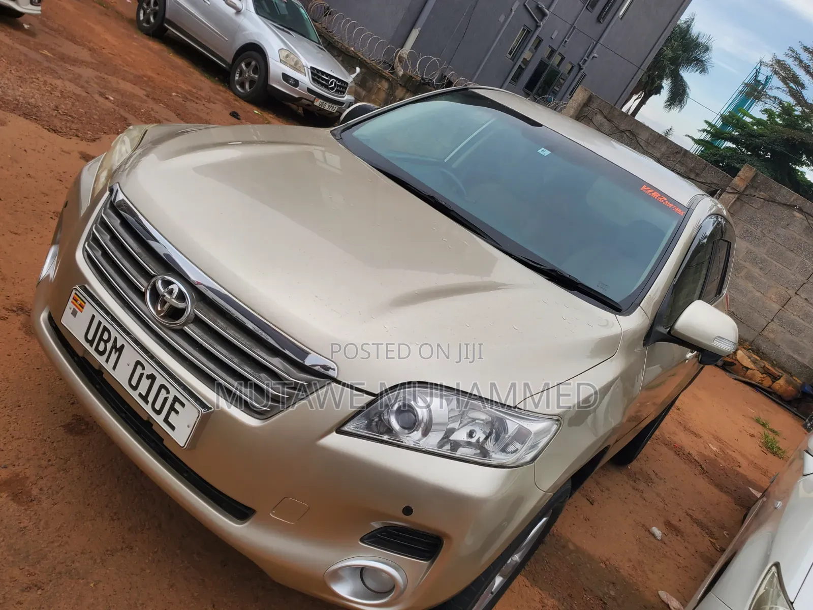 Toyota Vanguard 2010 Gold