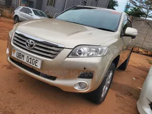 Toyota Vanguard 2010 Gold