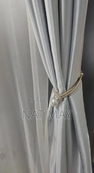 Set of 5 Curtains and 2 Nets