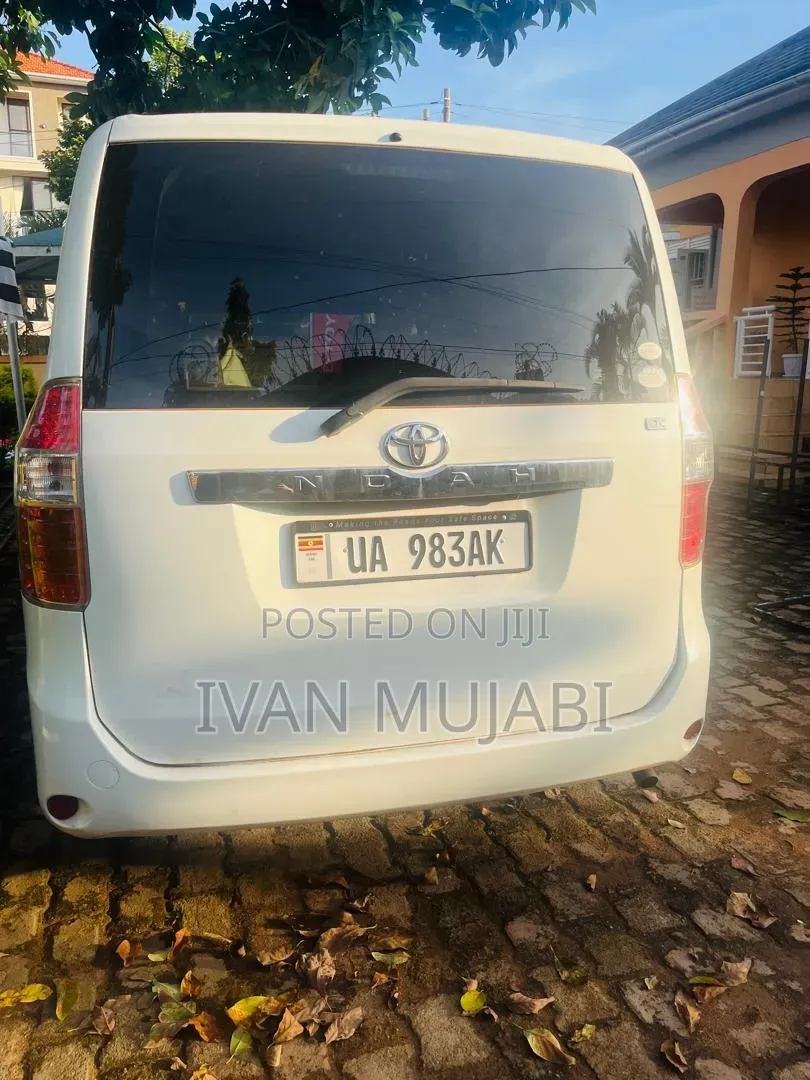 Toyota Noah 2010 White
