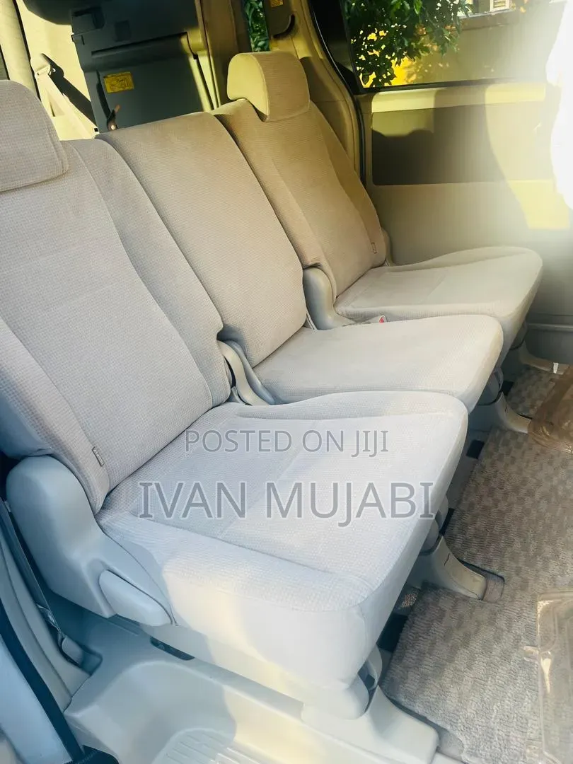 Toyota Noah 2010 White