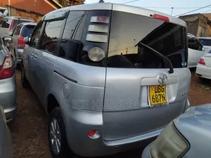 Toyota Sienta 2006 Silver